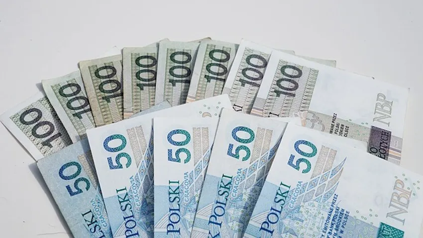 Kredyt refinansujący koszty mieszkaniowe i Kwota zobowiązania wpływa na wysokość raty kredytu mieszkaniowego